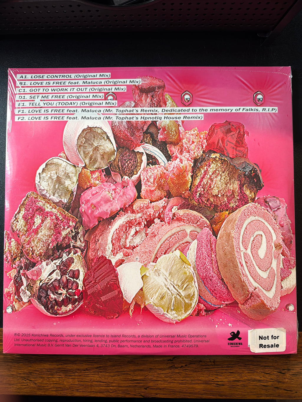 Robyn & La Bagatelle Magique - Love Is Free