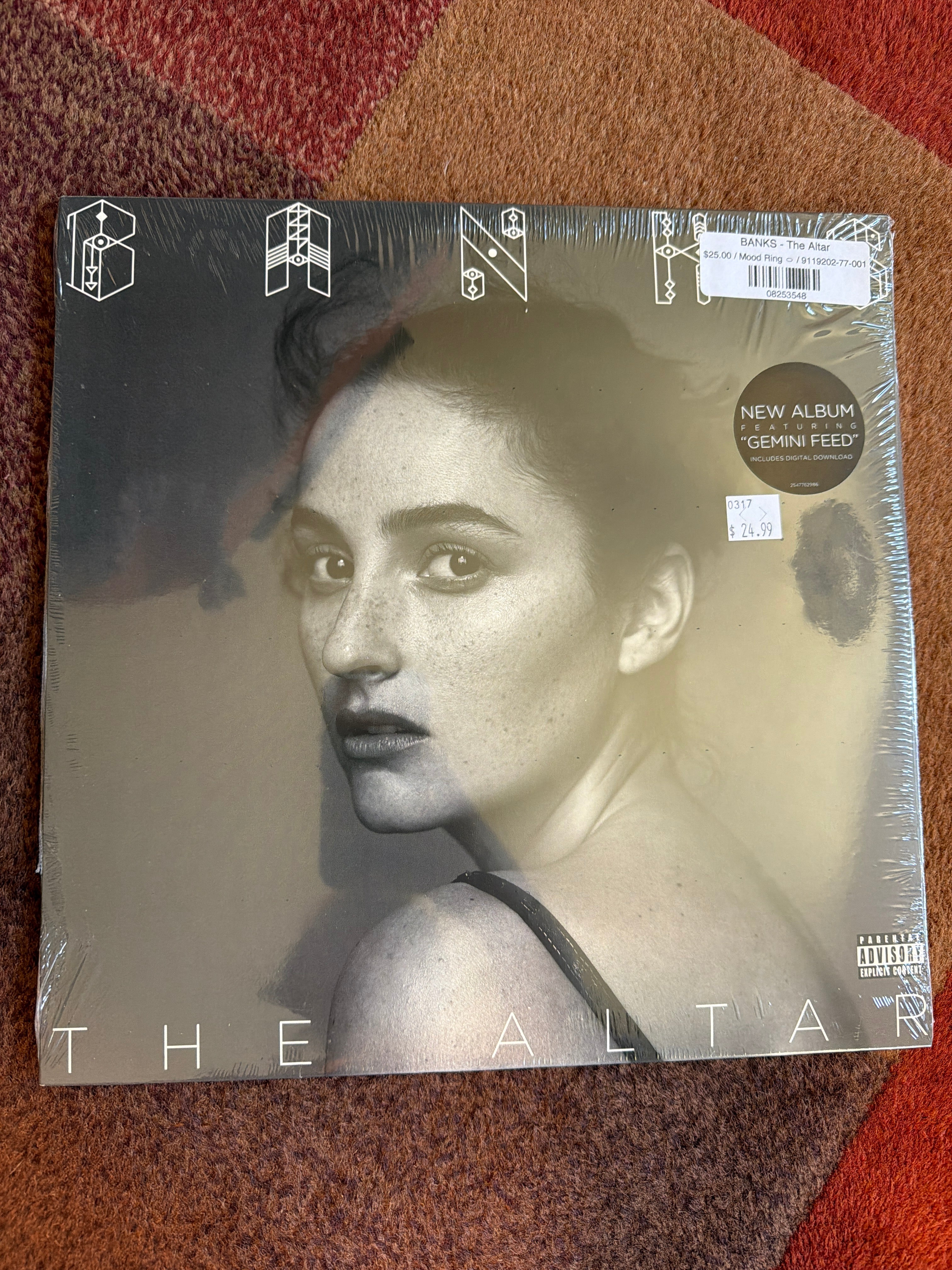 BANKS - The Altar