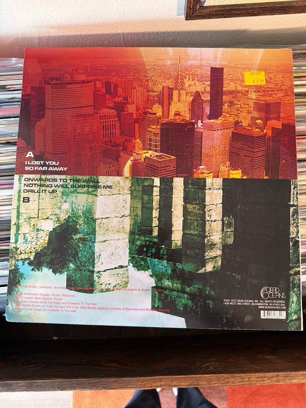 A Place To Bury Strangers - Onwards To The Wall