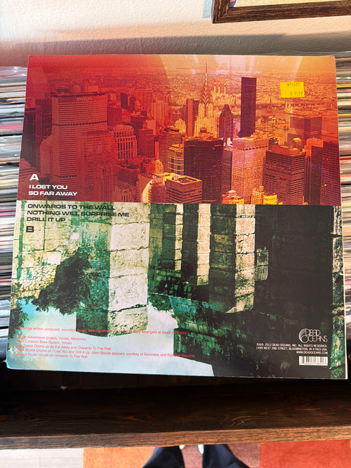 A Place To Bury Strangers - Onwards To The Wall